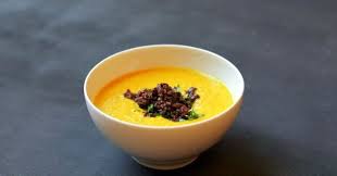Rezept Fur Linsensuppe Aus Gelben Linsen Mit Kokosmilch Und Rinderhackfleisch Aus Dem Wok In Ketjab Asin Rinderhackfleisch Gelbe Linsen Lebensmittel Essen