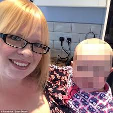 The best baby bath seats in the uk 2021 review. Norfolk Mother Warns Of The Dangers Of Baby Bath Seats After Daughter Almost Drowned Daily Mail Online