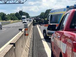 Chiuso il tratto tra arezzo e monte san savino in direzione di roma, a causa di uno scontro tra un mezzo pesante e due leggeri, avvenuto al km 360. Terribile Schianto In A1 Quattro Vittime Tra Cui Due Bimbi