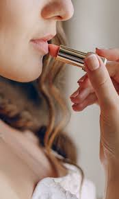 Mastering Multiple Looks: A Guide to Seamlessly Transitioning Between  Ceremony and Reception — Harbor Brook Hall