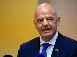 המאבק של ענקיות הכדורגל העולמי באופא, התאחדות הכדורגל האירופית, החל הלילה (בין ראשון לשני) באופן רשמי, באחד הצעדים הדרמטיים ביותר שעולם הכדורגל ידע. 7rcjmlonvilbam