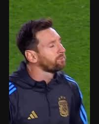 MEESI, AL BORDE DE LAS LÁGRIMAS 😭, Apenas pisó el campo, @leomessi se  mostró con una emoción inmensa. La misma que la de todos los argentinos... 