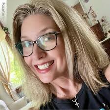 8 years ago today, Anthony Rizzo led the Chicago Cubs into Wrigley Field  holding the World Series trophy. The Cubs raised the 2016 World Series  banner this night. 🏆