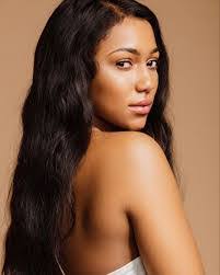 I love how Leslie just mentioned the lead of the temptations and that's her  husband in real life 😂😂