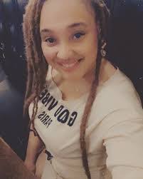 Kim Woelfel's Instagram, Twitter & Facebook