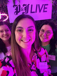 Lorena Knowles's Instagram, Twitter & Facebook