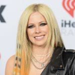 Avril Lavigne Praised 'Lovely' Taylor Swift For Sweet Flower Gift