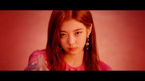 Not shy not me itzy 난 다 원해 다다 yeah not shy not me 난 빨리빨리 원하는 걸 말해 못 가지면 어때 괜히 망설이다. Itzy Not Shy Who S Who K Pop Database Dbkpop Com