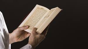 Rasûlullâh shallallahu 'alaihi wa sallam telah mengingatkan kita bahwa kehidupan yang sebenarnya dan yang kekal adalah kehidupan akhirat, bukan dunia. Hidup Penuh Limpahan Rezeki Dengan Membaca Surah Al Waqiah Showbiz Liputan6 Com