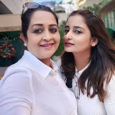 Happy daughter's day Maa...u are d best gift God has given me...stay  blessed n happy always...loads of love ❤️💞