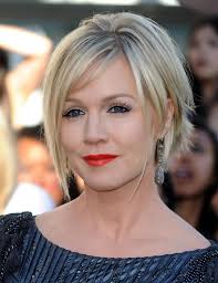 Throughout the three seasons, she has started to shed her disdain for the typical high school popularity contest and her style has reflected that. Jennie Garth Hollywood S Best Very Short Short Hair Styles Stylebistro