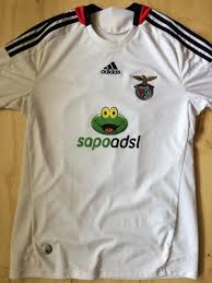 Sport lisboa e benfica, commonly known as benfica, is a professional futsal team based in lisbon, portugal, that plays in the liga portuguesa de futsal, where they are the current champions. Sl Benfica 2008 09 Away Kit