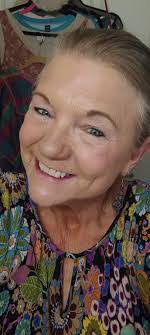 Renee Halbert's Instagram, Twitter & Facebook