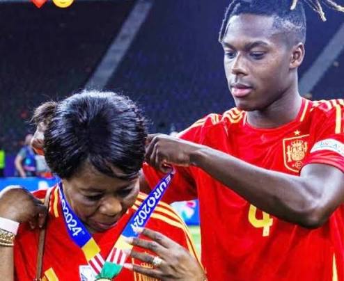 30 years ago María Arthur, pregnant with her first child, left Ghana and  travelled on foot through Burkina Faso, Mali, Algeria and the hellish  Sahara desert. She jumped the Melilla fence and