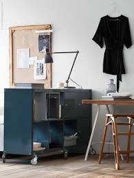 Ein Kallax Regal Mit Rollen Verstaut All Die Kleinen Sachen Die Man Taglich Braucht Und Ist Dabei Noch Total Flexibel Hol Dir Be Ikea Zuhause Ikea Ikea Diy