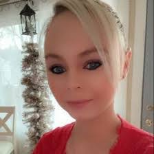 Jennifer Karnes's Instagram, Twitter & Facebook