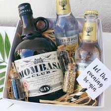 Gift Idea To Friends Hipsters Birthday Parties A Gin And Tonic Gift Set Also Easy To Create Yourself Gin Geschenke Alkohol Geschenke Hipster Geburtstag