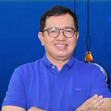 Earl Navarro's Instagram, Twitter & Facebook