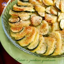 Tagliate le zucchine nel senso della lunghezza, ricavando delle fette lunghe 2, spesse circa mezzo centimetro. Patate E Zucchine Gratinate Ricetta Gustosissima