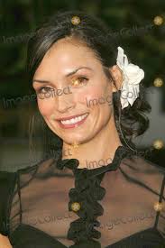 ↑ 1 2 famke janssen (англ.). Photos And Pictures Famke Janssen At Fx And Warner Bros Season Two Premiere Screening Of Nip Tuck At Paramount Theatre Paramount Studios Hollywood Ca 06 19 04