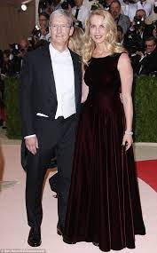 Steve Jobs Widow Laurene Powell At Met Gala With Apple Ceo Tim Cook Met Gala Laurene Powell Jobs Steve