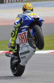 More than 18 years after the first success in brno 1996 bomber is again a stunning effort! Valentino Rossi 46 The Doctor Brayce Deutschland Offizielle Webseite Das Trikot Am Handgelenk Deine Nummer Deine Farben Erstelle Dein Spielernummer Armband Online