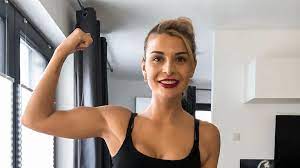 She was 65.banes' rep banes' rep confirmed the news to et on monday, sharing, we are heartsick over lisa's tragic and. So Sah Die Mal Aus Lisa G Verblufft Mit Throwback Pic Promiflash De