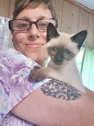 I'm surprising my brother who just lost his 17 yr old Thumbelina. She was a  polydactyl cat (6 toes), so it was important that I got that right.