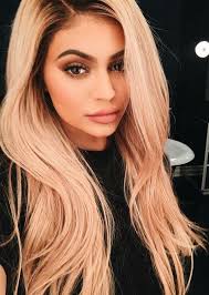Flawless Makeup Long Wavy Blonde Hair Black Long Sleeve Kylie Jenner Kylie Jenner Hair Color Kylie Jenner Hair Jenner Hair