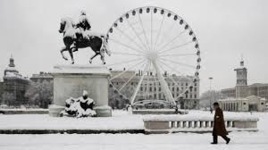 Aujourd`hui il fait du vent. Epingle Sur Lyon France