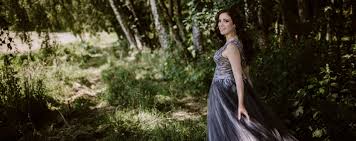 Annie's life is a mess. Catalina Bertucci Sopran Deutsch