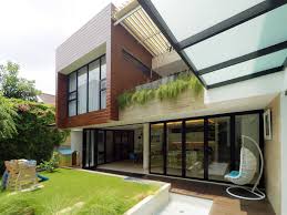 Akan tetapi untuk lebih aman sebaiknya halaman memiiki ketinggian minimal 10 cm dari permukaan jalan atau lebih dari itu juga jauh lebih baik. Material Batu Alam Untuk Tampak Depan Rumah Minimalis Yang Elegan Arsitag