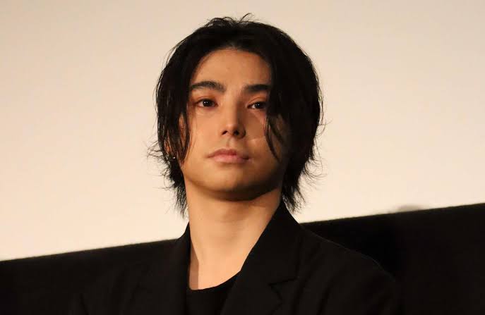 村上虹郎、傷害容疑で書類送検 24年当時、交際していた女性にけがを負わせた疑い（日刊スポーツ） - Yahoo!ニュース