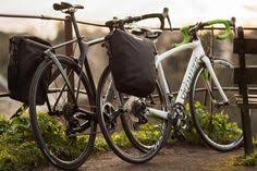 Un Porte Bagages Innovant Tailfin Velo Et Design Porte Bagage Velo Velo Carbone Bagage