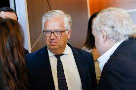 O ministro eduardo cabrita defende o indefensável siresp porque foi o seu chefe, e amigo de longa data, assim como colega da universidade de direito, o primeiro ministro antónio costa, que assinou o contrato que o viabilizou, em 2005, onde tudo começou.o ministro eduardo cabrita sabe muito bem. Eduardo Cabrita A Morte De Diogo Marca Nos A Todos