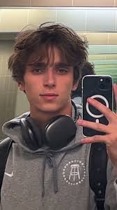 Bro didn’t even wash his hands... 🧼 #Airport #Tiktoker #SocialMedia  TT//joshrichards