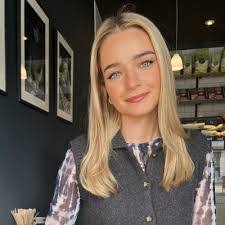 Amber Garvie's Instagram, Twitter & Facebook