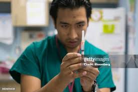 16 Operations At A Health Clinic As Obamacare Exchanges Begin Stock Photos,  High-Res Pictures, and Images