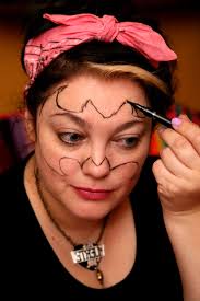 Fledermaus Schminken Schritt Fur Schritt Anleitung Halloween Zenideen Face Paint Party Girl Face Painting Bat Makeup