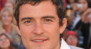 News aus politik, sport, finanzen, wetter, entertainment, reisen, auto und lifestyle. Orlando Bloom Gereift Zum Stillen Naturschutzer Cleanenergy Project