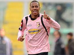 Abel mathías hernández platero (born 8 august 1990) is a uruguayan professional footballer who plays as a striker for brazilian club fluminense. Arsenal Won T Give Up On Palermo Hitman Abel Hernandez Report Goal Com