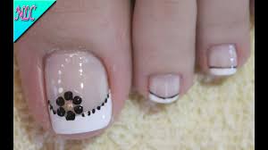 Uñas de los pies pintadas. Diseno De Unas Para Pies En Blanco Y Negro Flores Con Frances Black White French Nail Art Nlc Youtube
