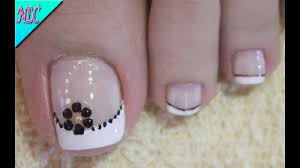 Diseños en blanco y negro para las uñas de los pies. Diseno De Unas Para Pies En Blanco Y Negro Flores Con Frances Black White French Nail Art Nlc Youtube