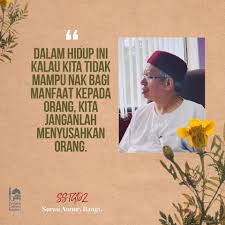 Berbicara tentang kebahagiaan kita selalu fokus pada orang lain dan ini sangat melelahkan. Sinar Kalau Tak Dapat Beri Manfaat Jangan Menyusahkan Facebook