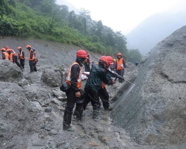Nepal-Tibet floods: rescuers race to reach 900 people believed trapped in hydropower tunnels - AOL
