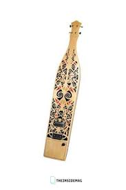 Alat musik khas daerah sunda yang sudah mendunia ini merupakan alat musik yang menghasilkan dua nada dan dimainkan dengan cara menggoyangkan tubuh angklung. 20 Nama Alat Musik Tradisional Beserta Fungsi Gambarnya
