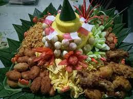 Tumpeng Sederhana Untuk Malam Tasyakuran 17 Agustus Di Rt 17 Agustus