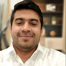 Real-time 3D analysis during electron tomography using tomviz