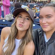 Elizabeth Langlois's Instagram, Twitter & Facebook