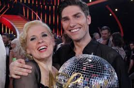As early as december 2012 it was announced that jorge gonzalez will be a member of the jury, replacing maite kelly.as the broadcaster announced on february 18, 2013, the jury should only consist of three people. Lets Dance Maite Gewinnt Das Moppel Finale Panorama Stuttgarter Nachrichten